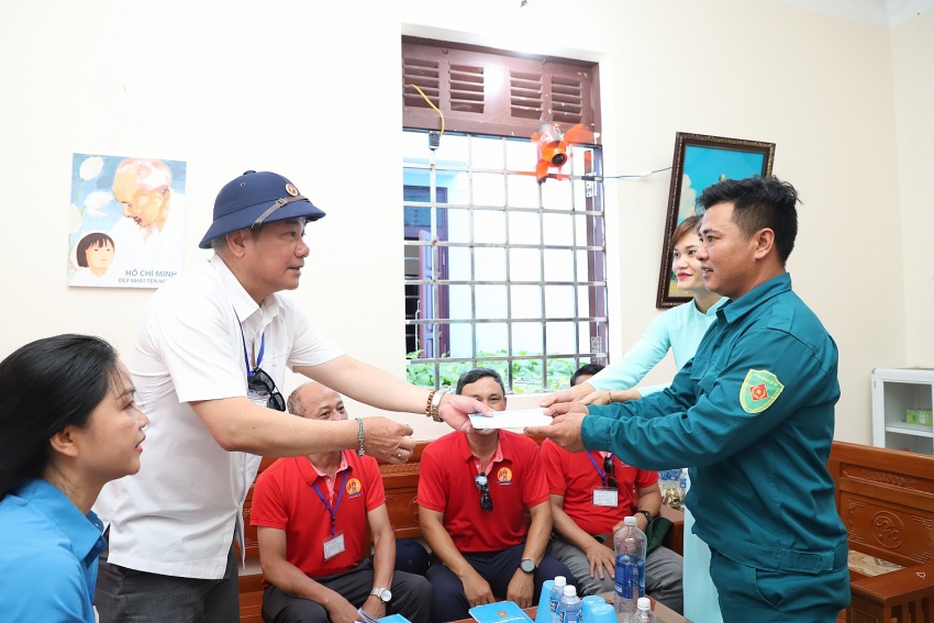 Tập đoàn Dầu khí Việt Nam thăm, động viên cán bộ chiến sĩ, người dân tại huyện đảo Trường Sa và Nhà giàn DK1/9 – Ba Kè